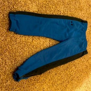 1 pair of UA joggers